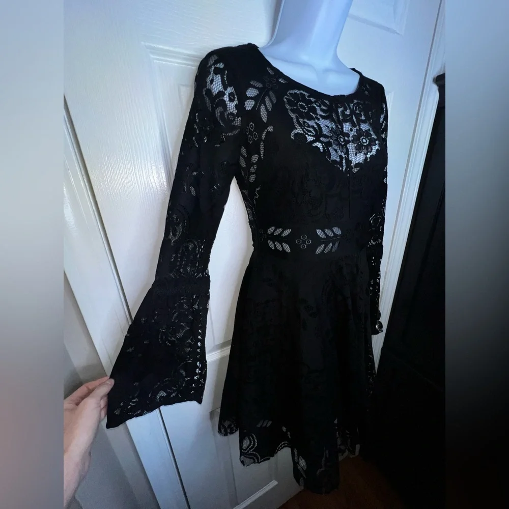Free People Size 0 Lover’s Folk Song Black Lace Mini Dress Angel Bell Sleeve XXS